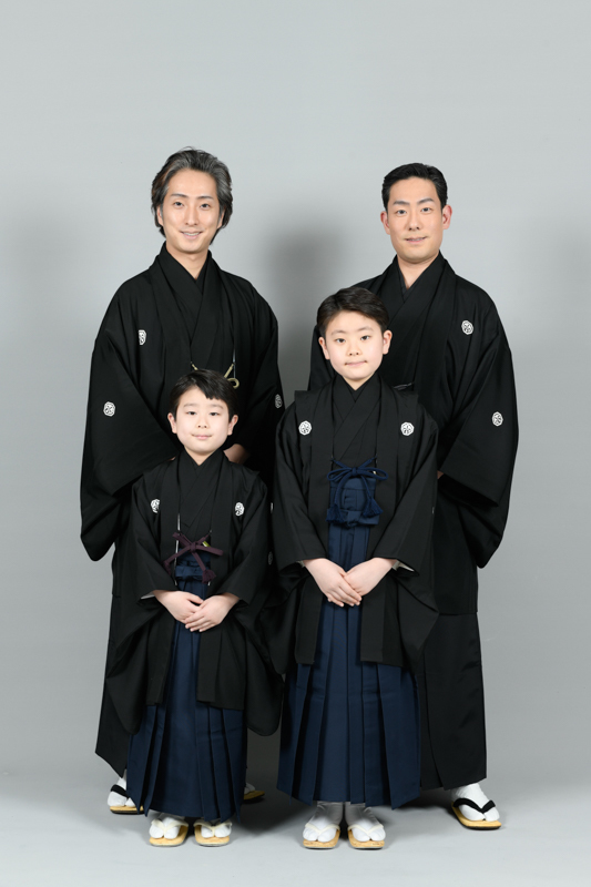 （上左から）中村七之助、中村勘九郎（下左から）中村長三郎、中村勘太郎