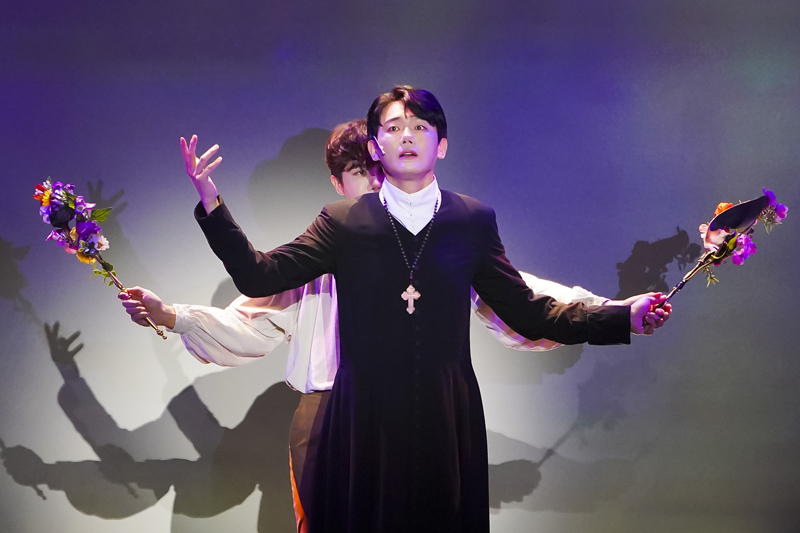 『ナルチスとゴルトムント～知と愛～』（撮影：友澤綾乃）