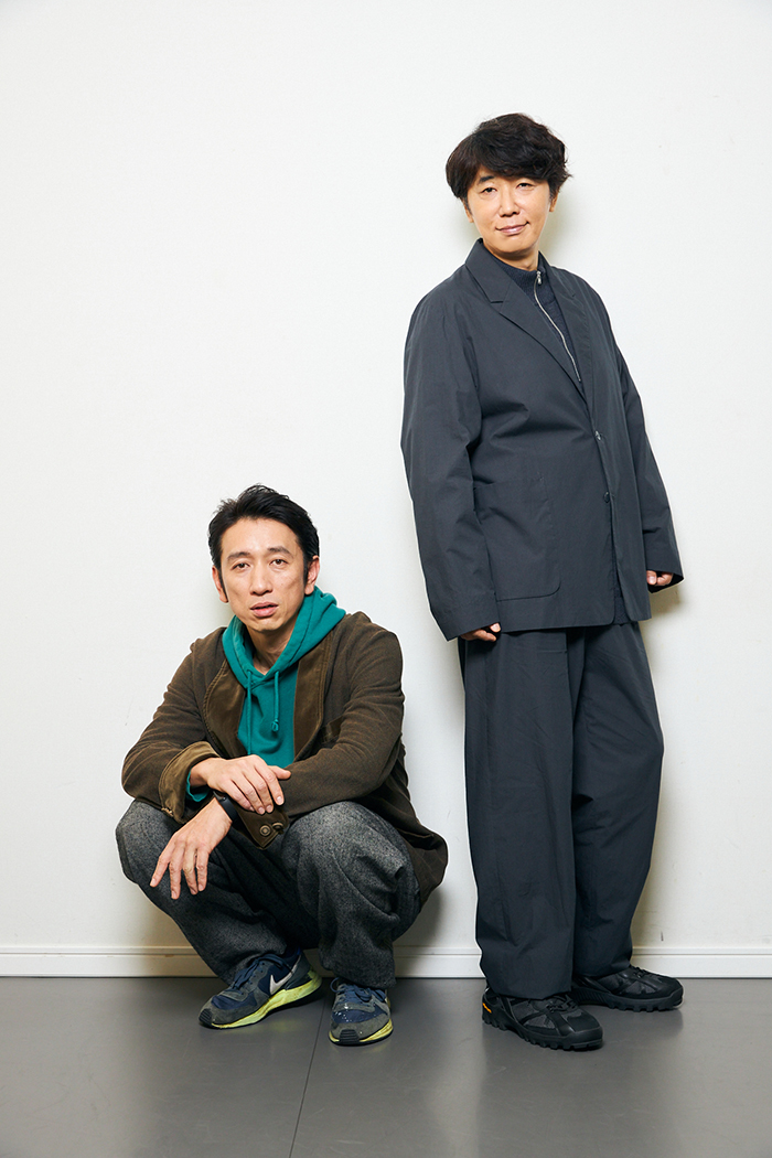 （左から）岩井秀人、ユースケ・サンタマリア