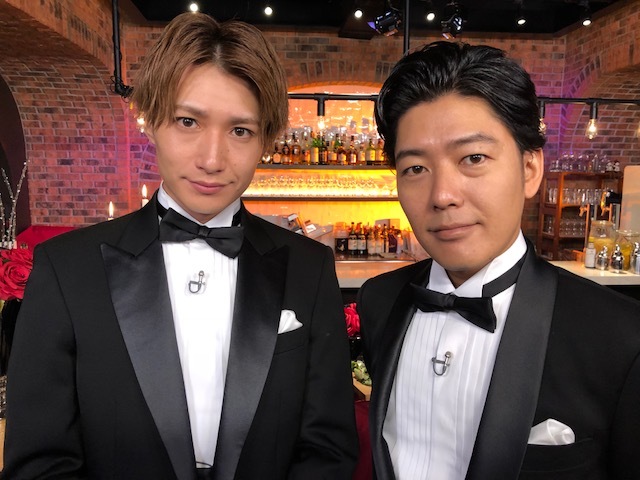 (左から）井深克彦、うしろシティ阿諏訪 (C)「夜な夜なＢＡＣＨＥＬＯＲ飯」製作委員会