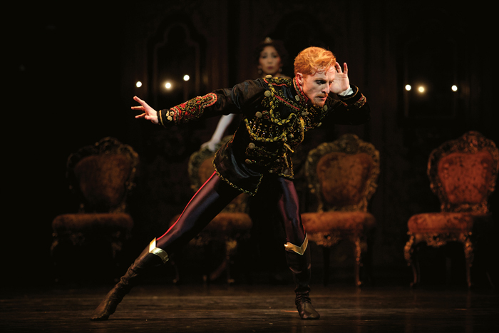 「うたかたの恋」Steven McRae as Crown Prince Rudolf in Kenneth MacMillans production of Mayerling for The Royal Ballet (c)