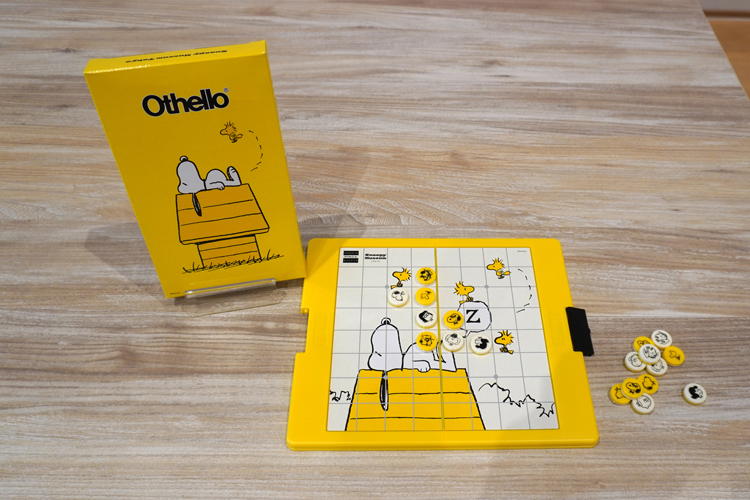 スヌーピーたちのオセロ。圧倒的なかわいらしさ。 (C) Peanuts Worldwide LLC