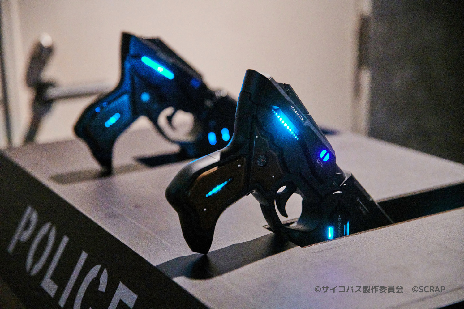 『管理社会に潜む爆弾魔からの脱出』の様子 （c）サイコパス製作委員会　（c）SCRAP