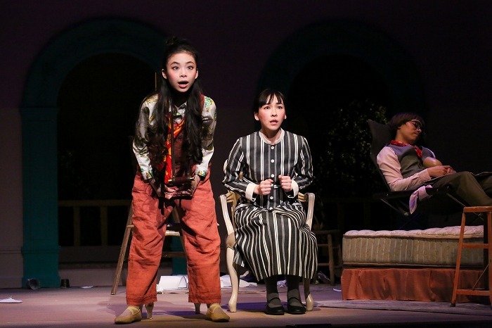 クラッシャー女中』左：趣里、中央：麻生久美子、奥：田村健太郎 撮影：宮川舞子