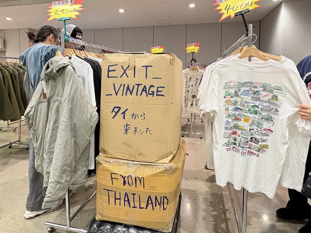 タイの古着ディーラー「EXIT VINTAGE」のブース