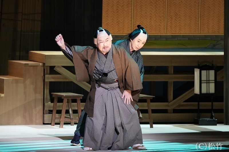 夜の部『歌舞伎絶対続魂 幕を閉めるな』（前）頭取嵐三保右衛門=中村鴈治郎（後）狂言作者花桐冬五郎=松本幸四郎