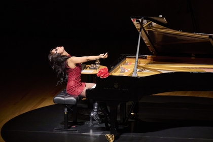 五条院凌、東京オペラシティ公演のオフィシャルレポートが到着　完全生音コンサートで全曲クラシックを披露