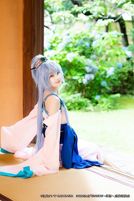 伊佐那海役：伊藤優衣 （C）霜⽉かいり・KADOKAWA （C）2020 舞台「BRAVE10〜昇焉〜」製作委員会