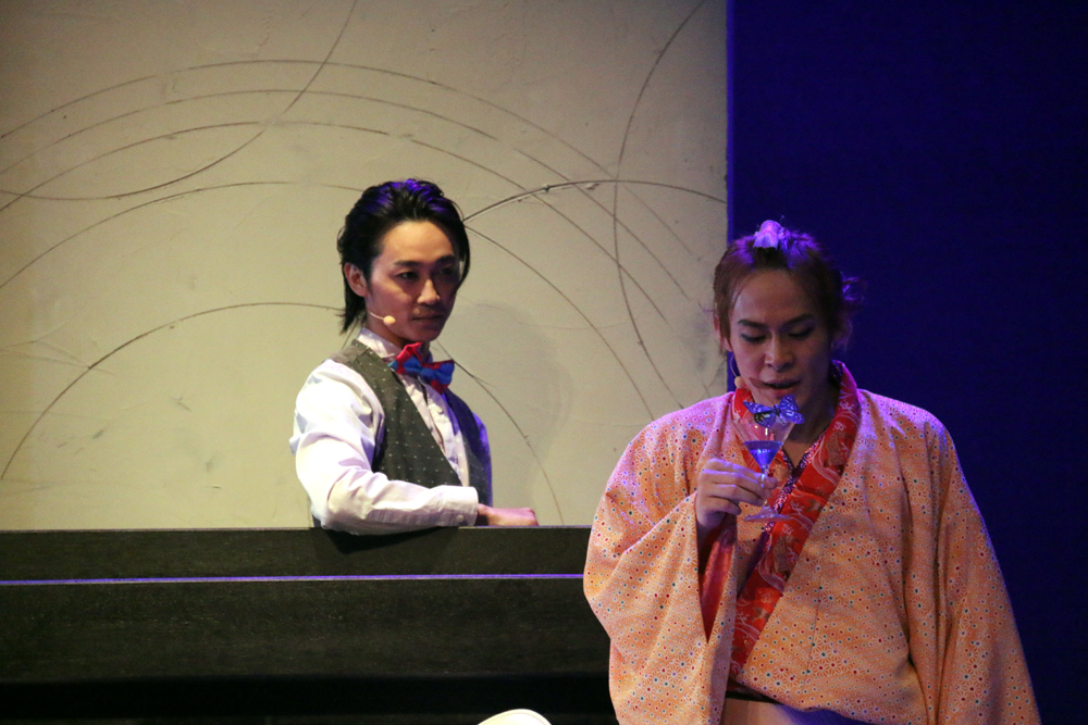 三上俊、藤原裕規「おん・すてーじ　真夜中の弥次さん喜多さん」 (C）しりあがり寿／2015おんすて弥次喜多