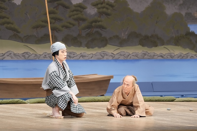 第一部『男達ばやり』（左より）朝日奈三郎兵衛=坂東巳之助、老人六兵衛=嵐橘三郎 ／(C)松竹