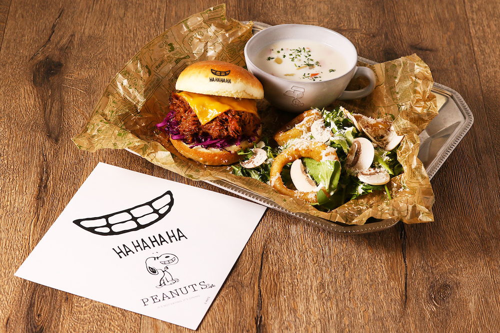 HAHAHAHA!! HAMBURGER　￥1,980（税込） (C) Peanuts Worldwide LLC（写真＝オフィシャル提供）