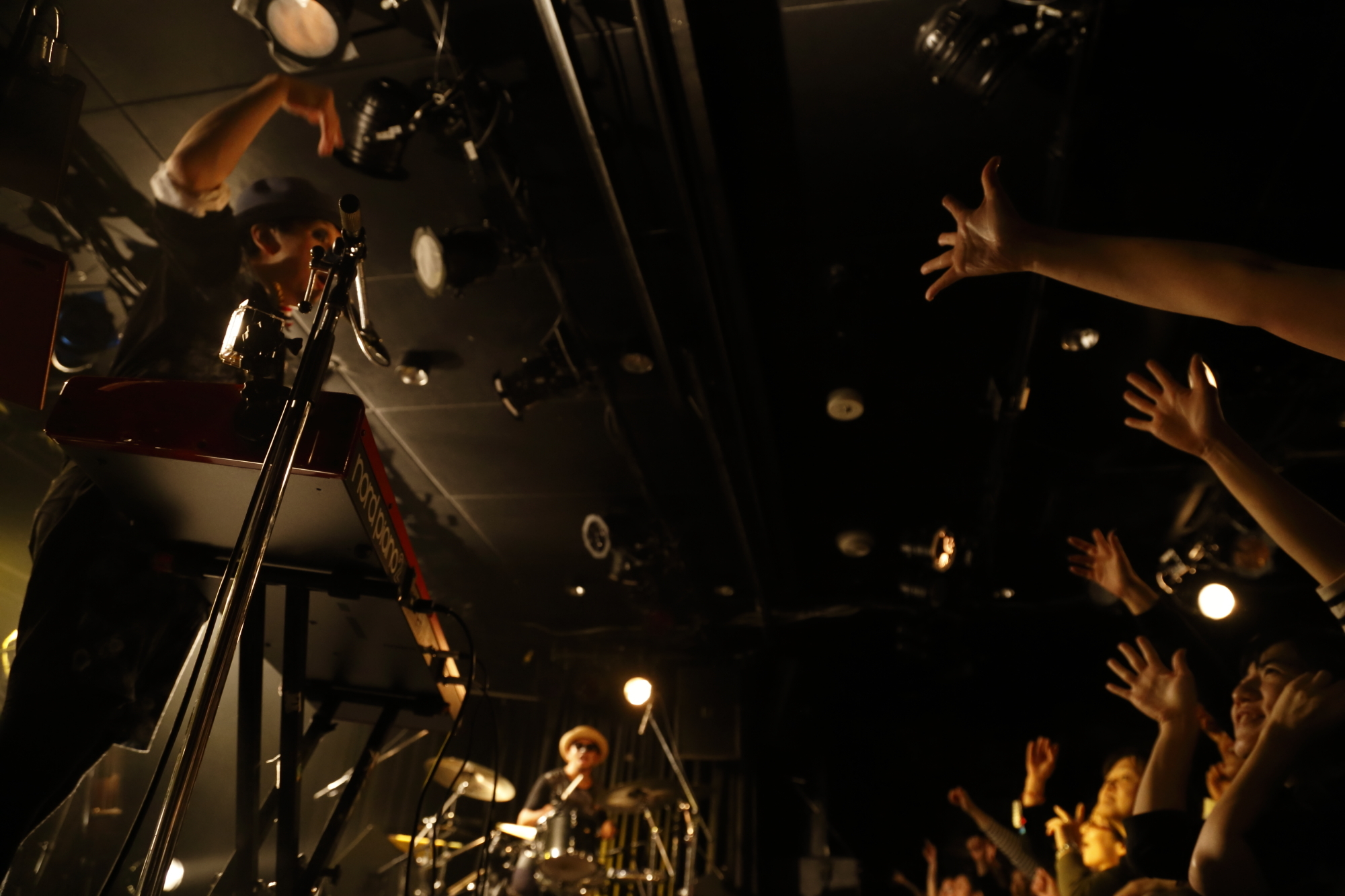 H ZETTRIO