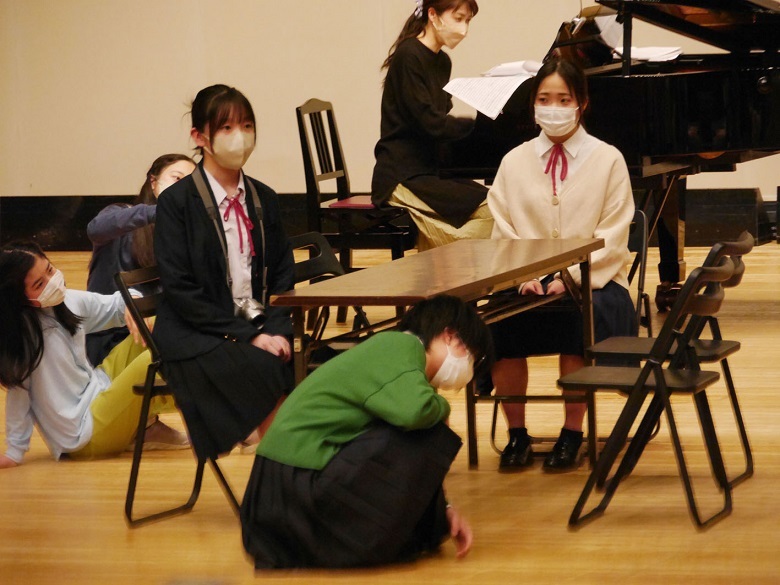 音楽劇 「遠くに街がみえる」稽古風景 　　写真提供：京都府立府民ホール “アルティ”