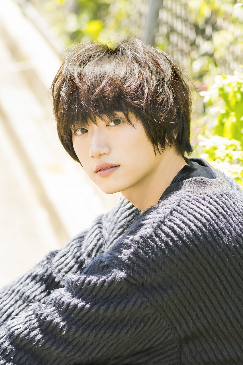定本楓馬 　写真：松井伴実