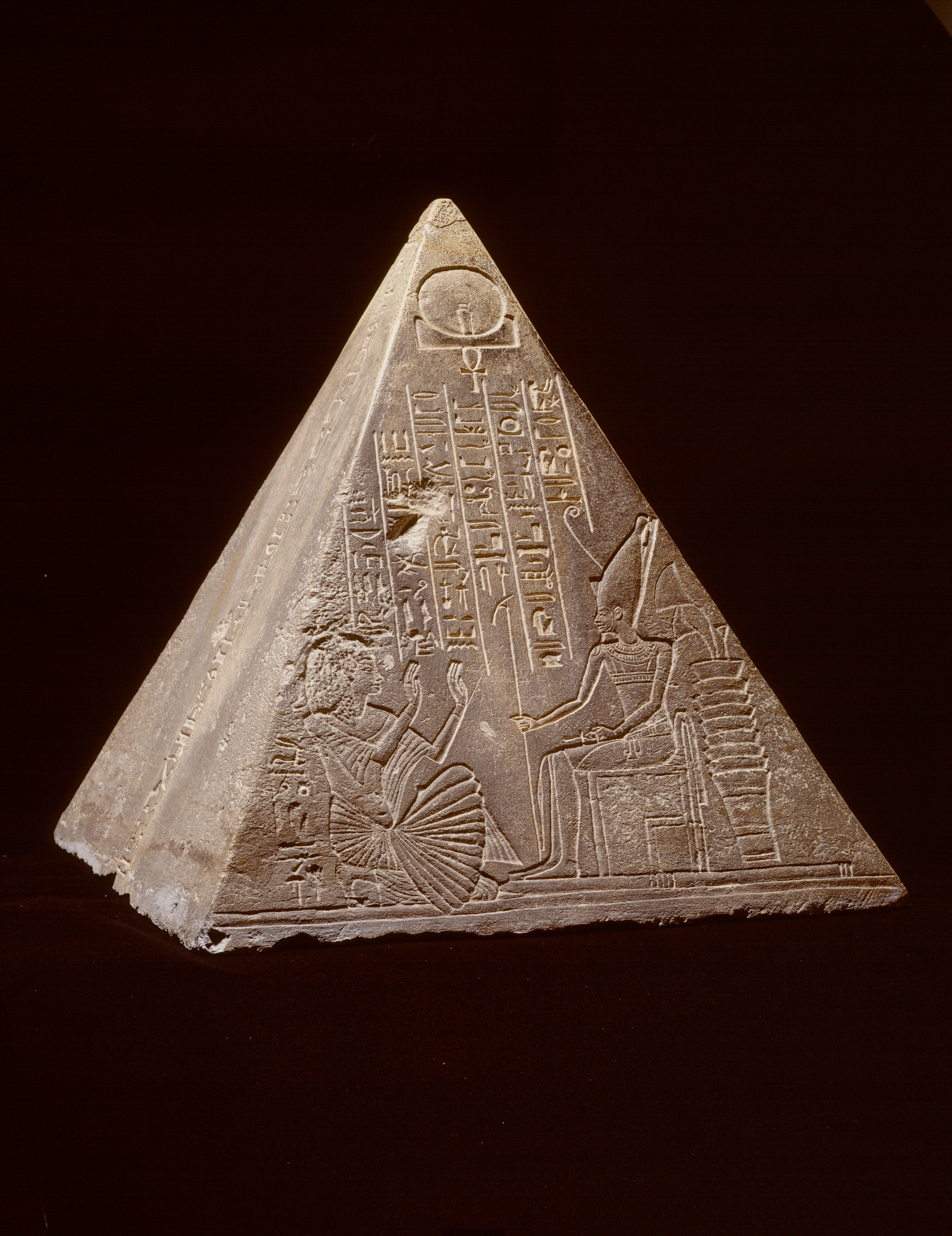 『ライデン国立古代博物館所蔵 古代エジプト展』「王の書記パウティのピラミディオン」