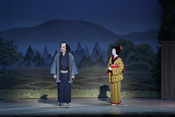 昼の部『上州土産百両首』（左より）正太郎=中村獅童、宇兵衛娘おそで=中村米吉 ／(C)松竹