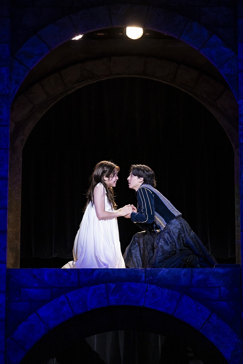 舞台『ロミオとジュリエット』舞台写真 　　　撮影：岡 千里