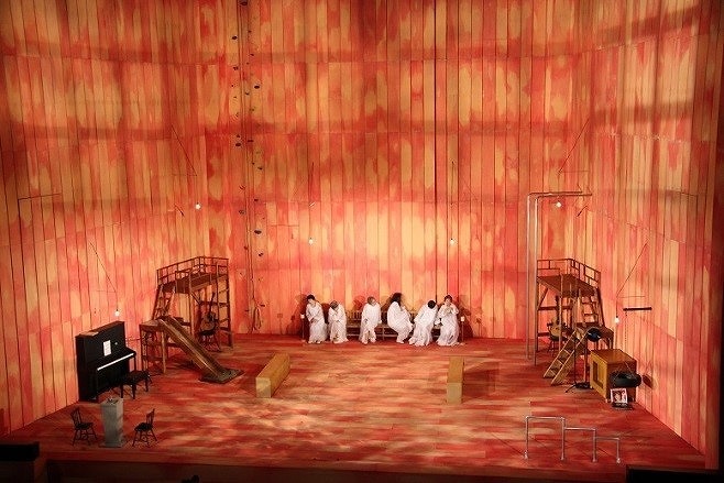 ふじのくに⇄せかい演劇祭 2011『エクスターズ』 製作：SPAC－静岡県舞台芸術センター 