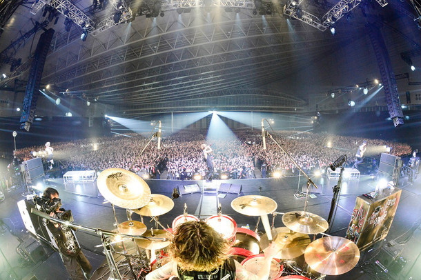 ONE OK ROCK「ONE OK ROCK 2015 "35xxxv" JAPAN TOUR」千葉・幕張メッセ公演の様子。（Photo by RUI HASHIMOTO[Sound Shooter]）