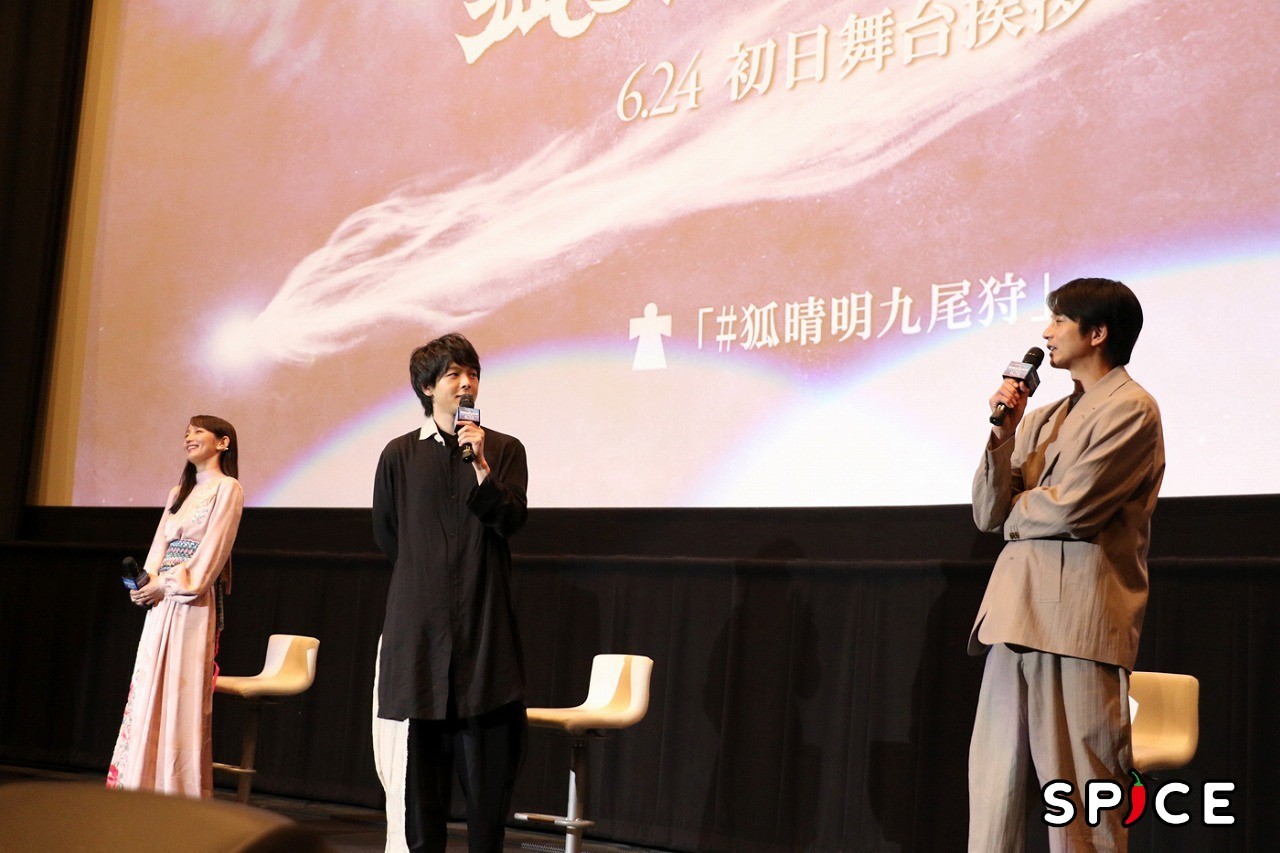 （左から）吉岡里帆、中村倫也、向井 理