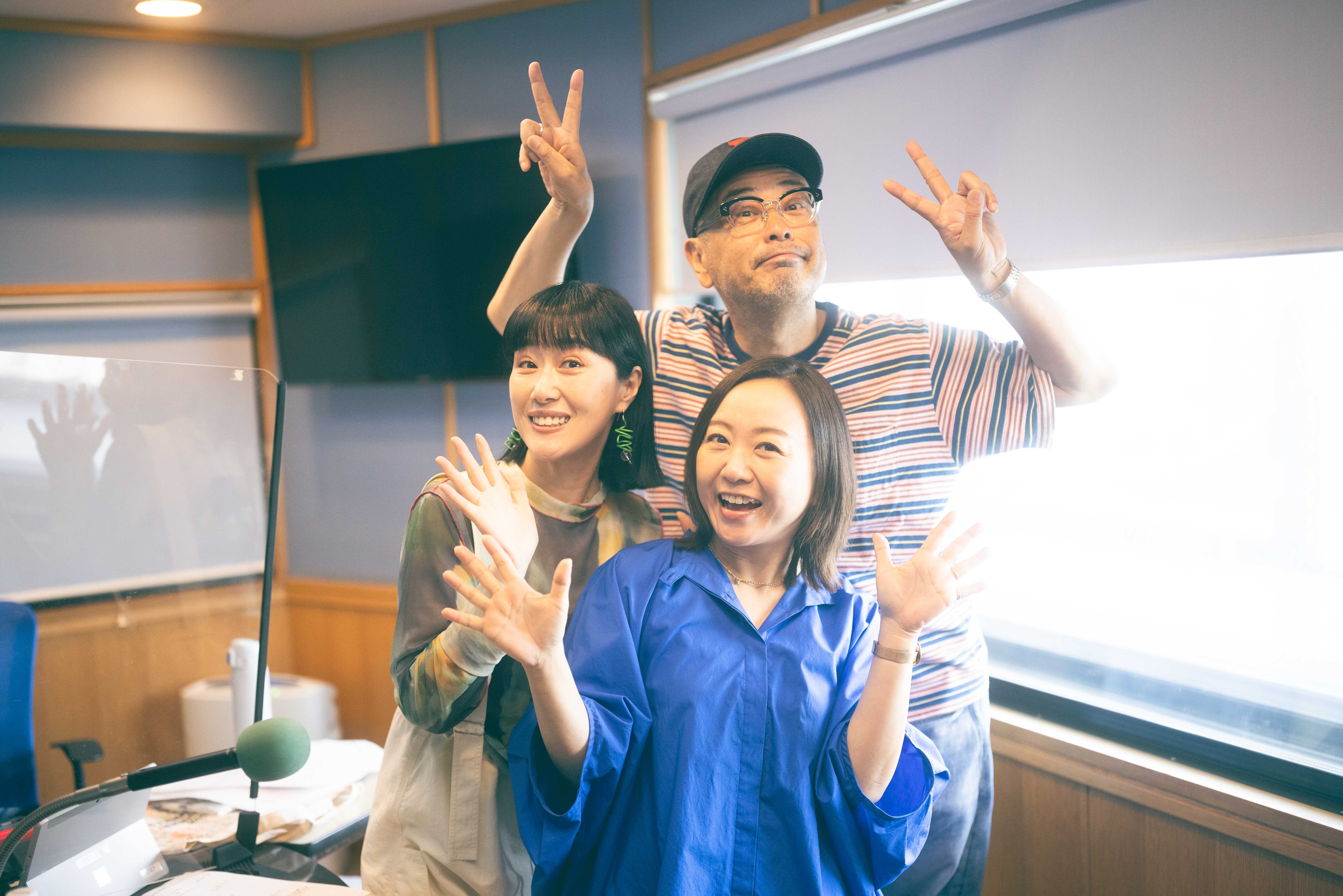 前から加藤真樹子、仁井聡子、中島ヒロト