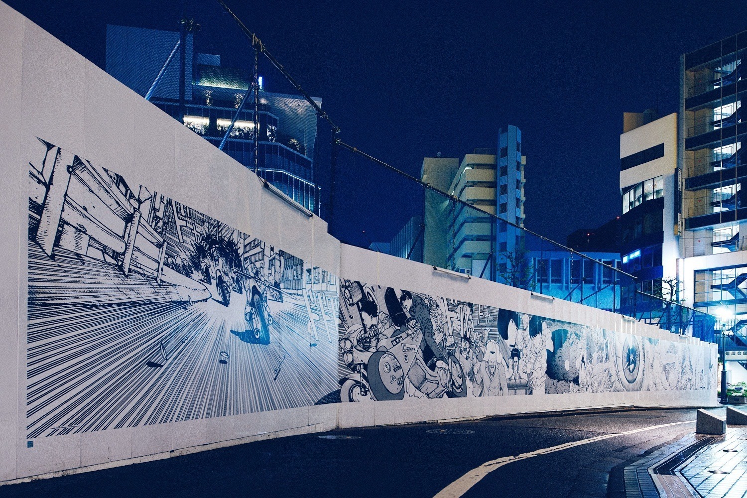撮影：TAKAMURADAISUKE (C)MASH・ROOM/KODANSHA (C)Kosuke Kawamura (C)︎AKIRA ART OF WALL EXHIBITION