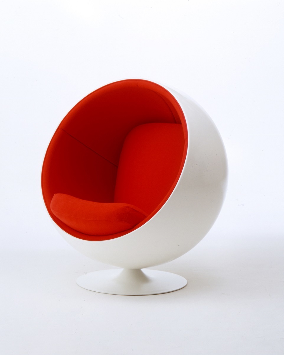 椅子「Ball Chair」エーロ・アールニオ 1963年 ナゼロ蔵　 (C)Eero Aarnio