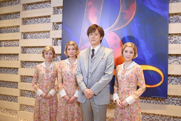 （左から）桜井玲香、大塚千弘、山口祐一郎、平野綾