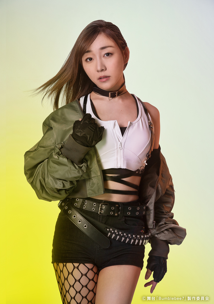 出雲役：須田亜香里 (C)舞台『Bumblebee7』製作委員会