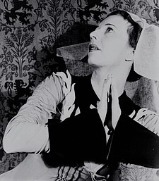 振付師アグネス・デ・ミル。ロジャーズ＆ハマースタインの次作『回転木馬』（1945年）の振付も担当した。