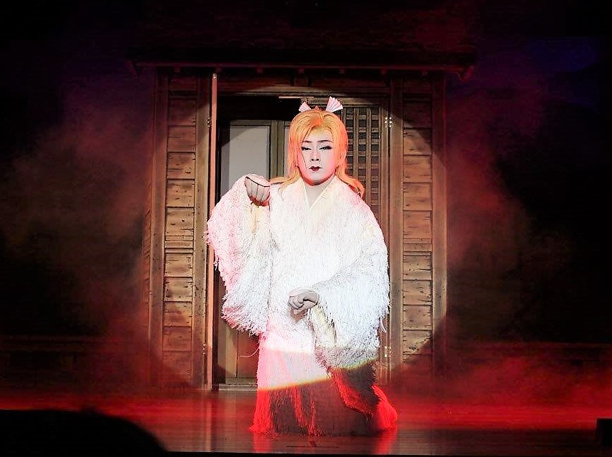 雷三が狐の化身に扮しておくる十八番舞踊「祭り狐」　幻想の美、芸の力