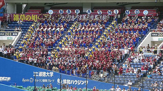 習志野高校吹奏楽部は全日本吹奏楽コンクール常連校で、試合中はマリーンズの応援に特別参加する