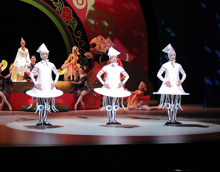 イカす3兄弟の踊るイカタンゴ 撮影：西原朋未