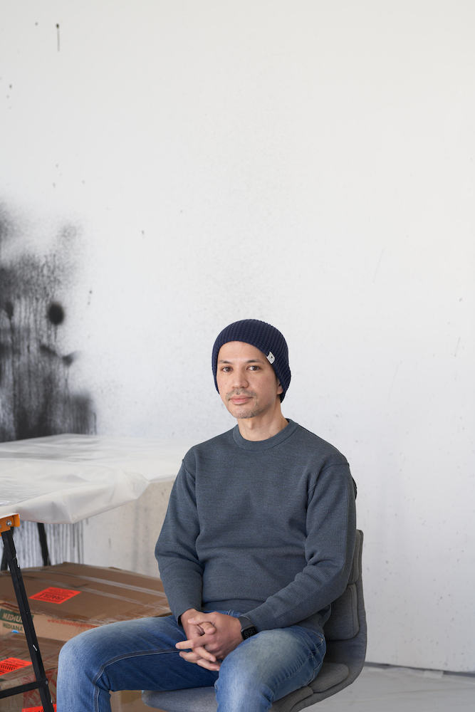 Enrico Isamu Oyama in his Tokyo studio, 2022 , Photo (C)Go Itami, Courtesy of Takuro Someya Contemporary Art