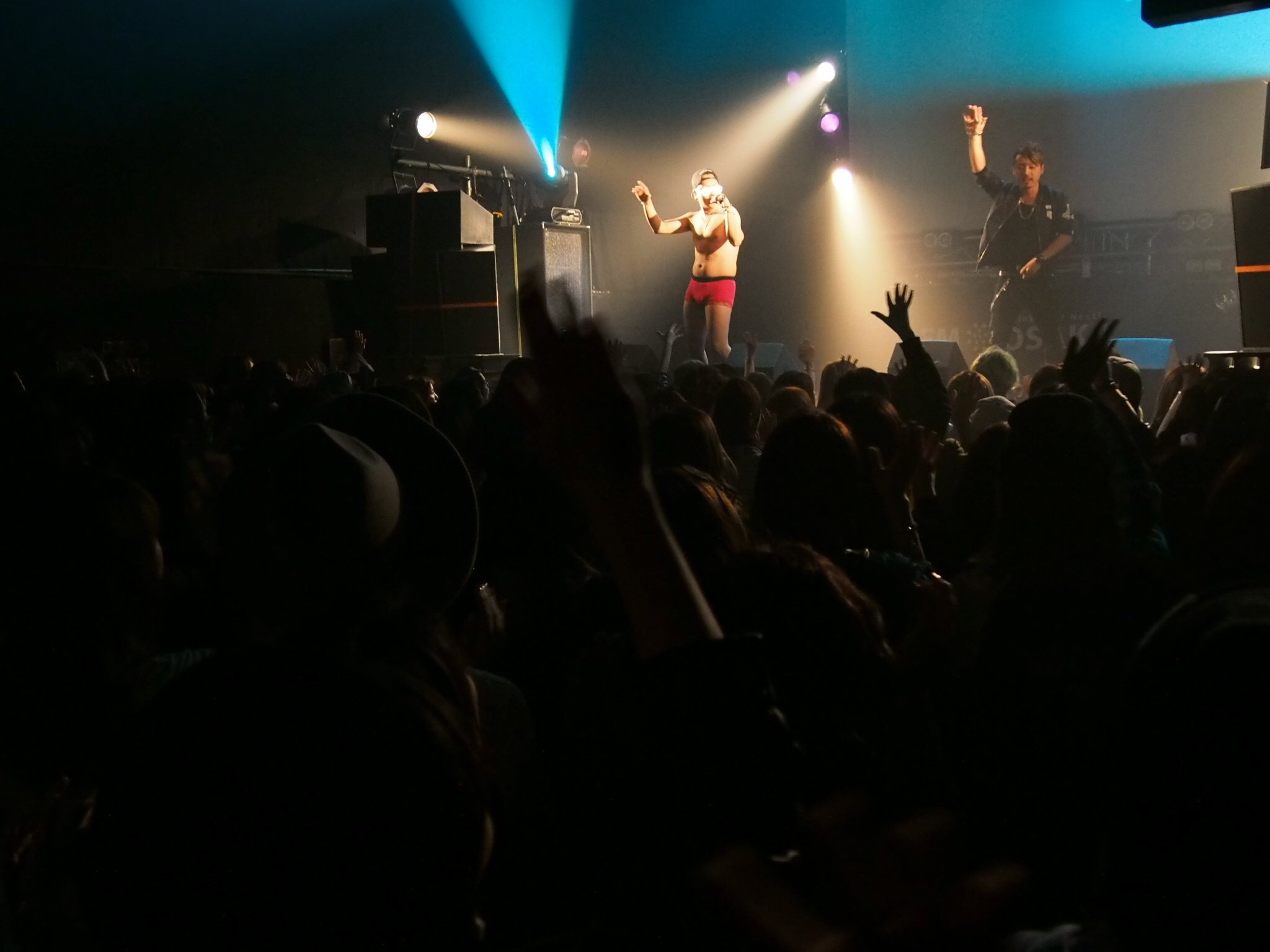 『OSAKA NOW』　1+1
