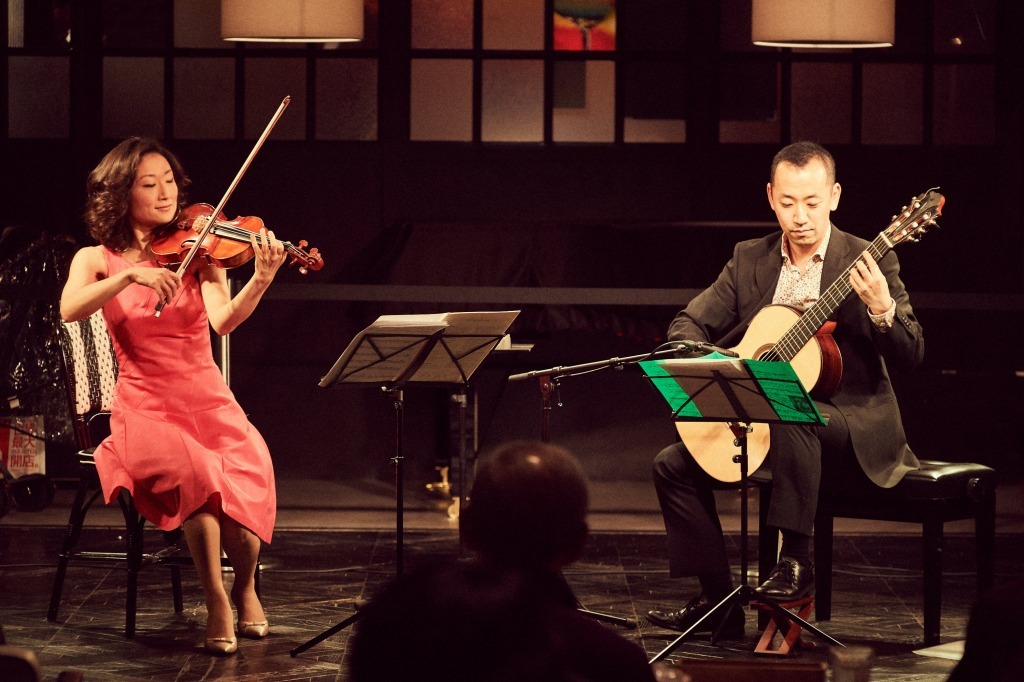 小野明子（ヴァイオリン）＆益田正洋（ギター）