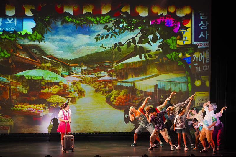 『すいかのプール』（撮影：友澤綾乃）