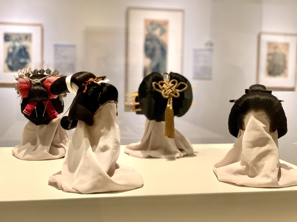 右から：結髪雛形《勝山》《横兵庫》《元禄島田鴎髱》《禿島田》全て昭和時代 20世紀、ポーラ文化研究所