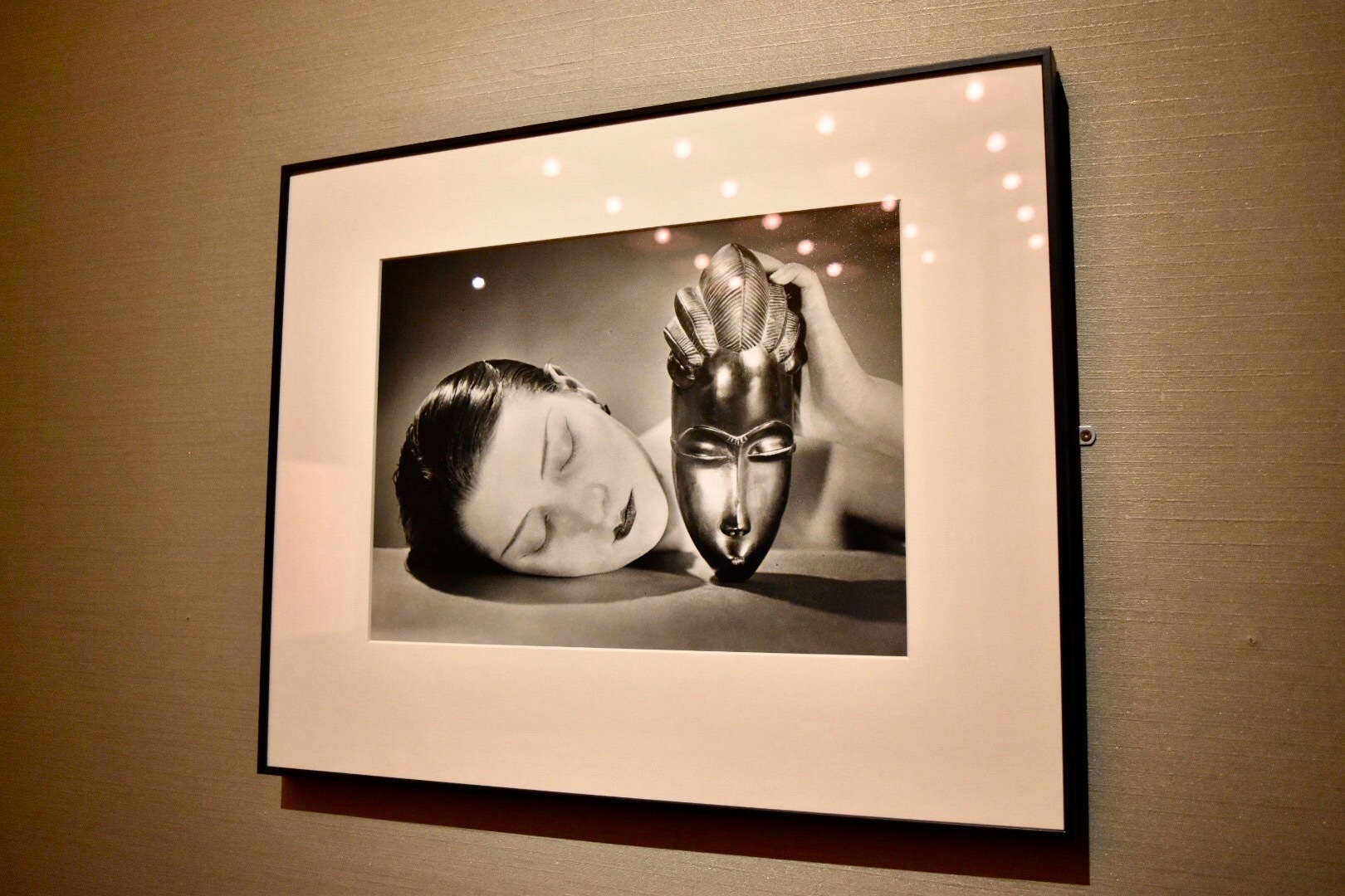 《黒と白》　マン・レイ　1926年　東京都写真美術館蔵