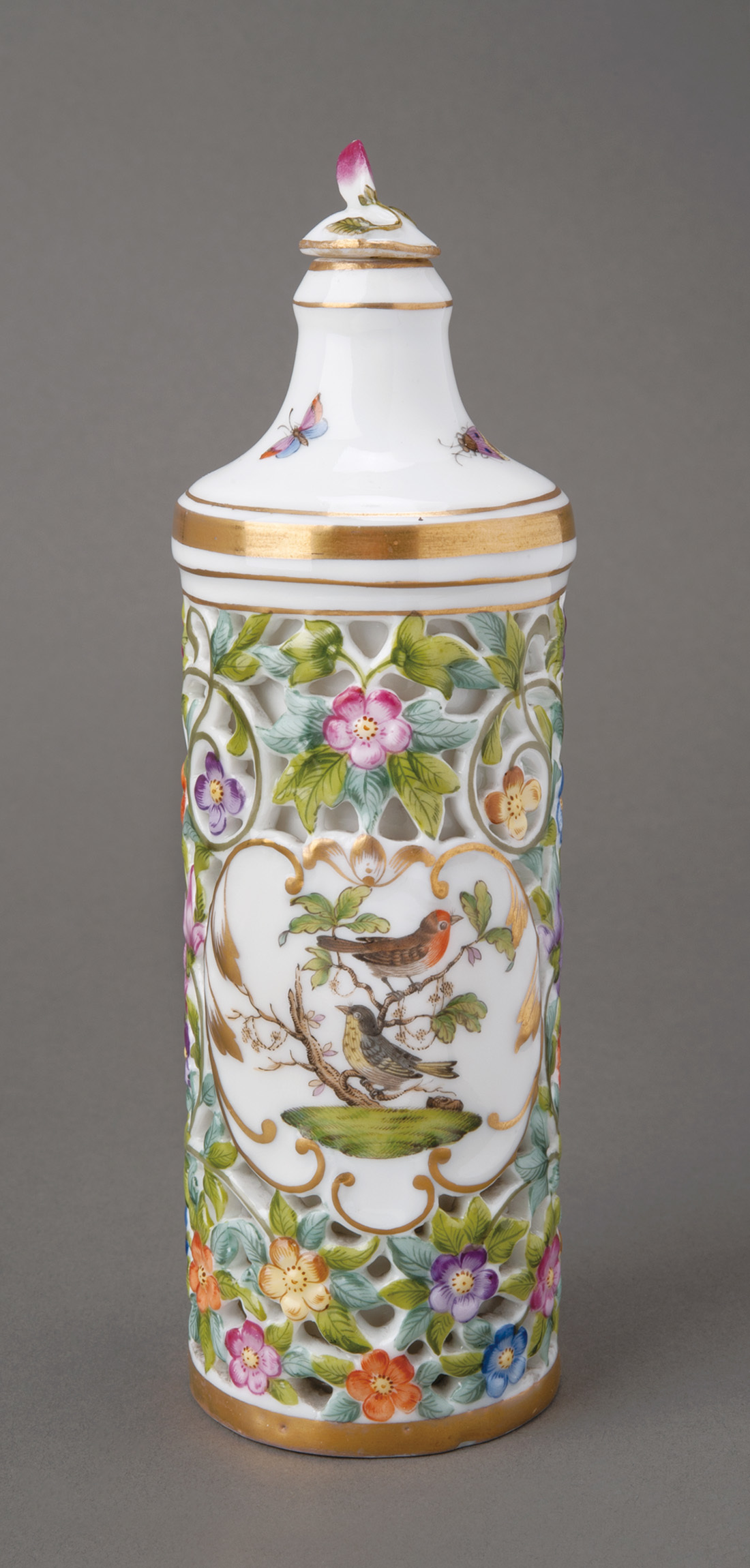 《色絵金彩「ロスチャイルド」文透彫瓶》 1869年 ブダペスト国立工芸美術館蔵