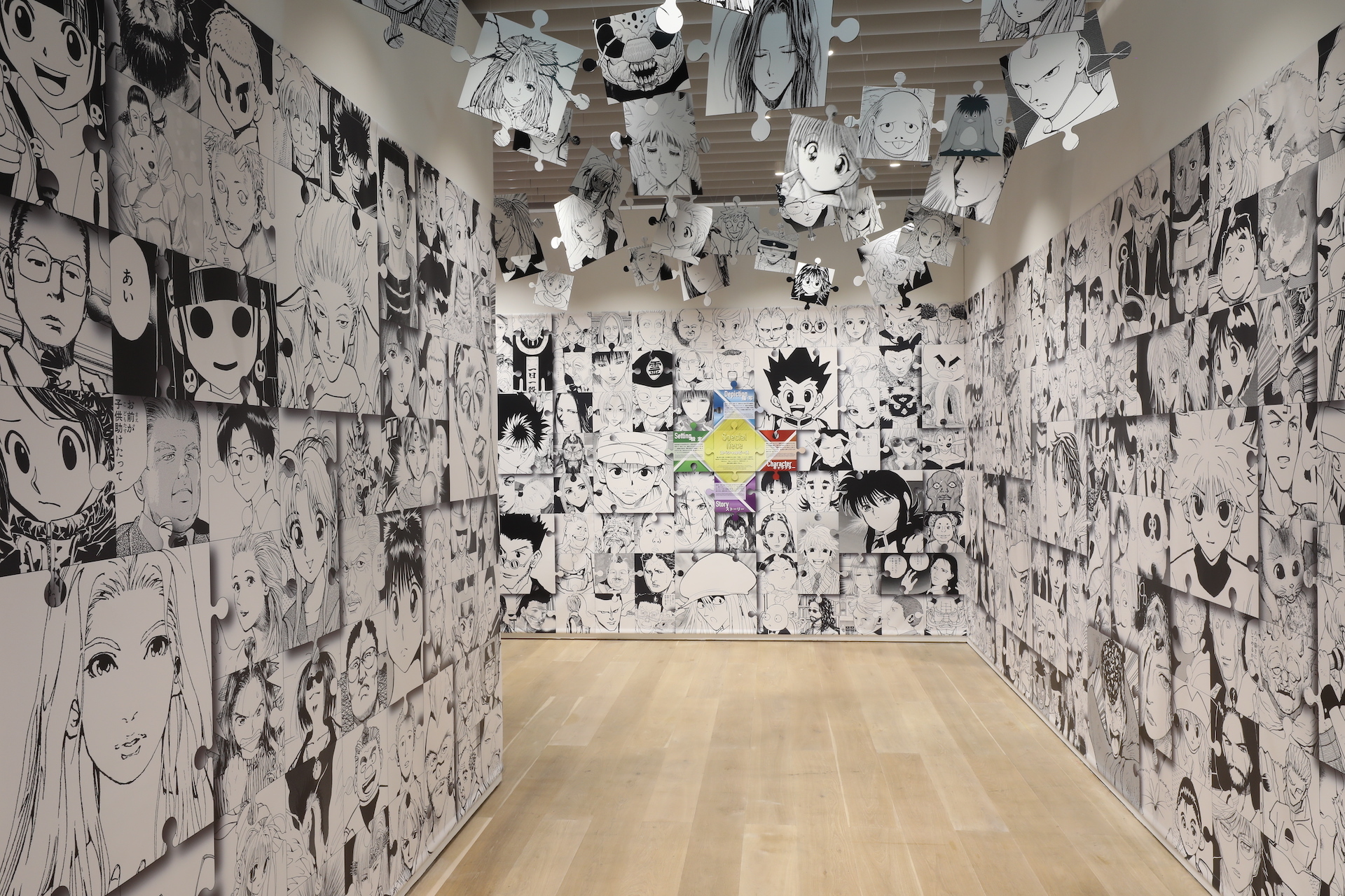 『冨樫義博展 -PUZZLE-』「プロローグエリア」（東京会場の様子） (c)Y.T.90-94 (c)Y.T.95-97 (c)P98-23 (c)Y.T.89-90 ※展示画像は終了した東京会場の様子。大阪会場の展示内容とは異なる。