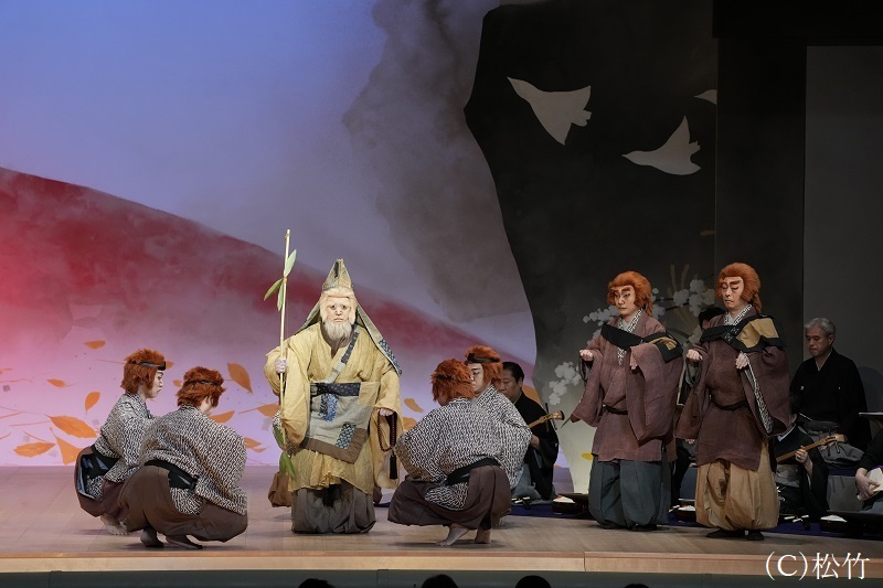 昼の部『鳥獣戯画絵巻』（左より）猿僧正=尾上松緑、従僧猿=坂東亀蔵、従僧猿=坂東彦三郎