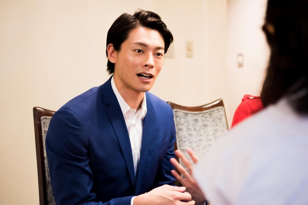 人間の青年 役：王佳俊（ワン・ジヤジュン） 撮影＝髙村直希