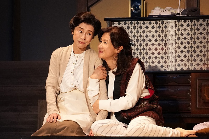 左から久本雅美、小林綾子