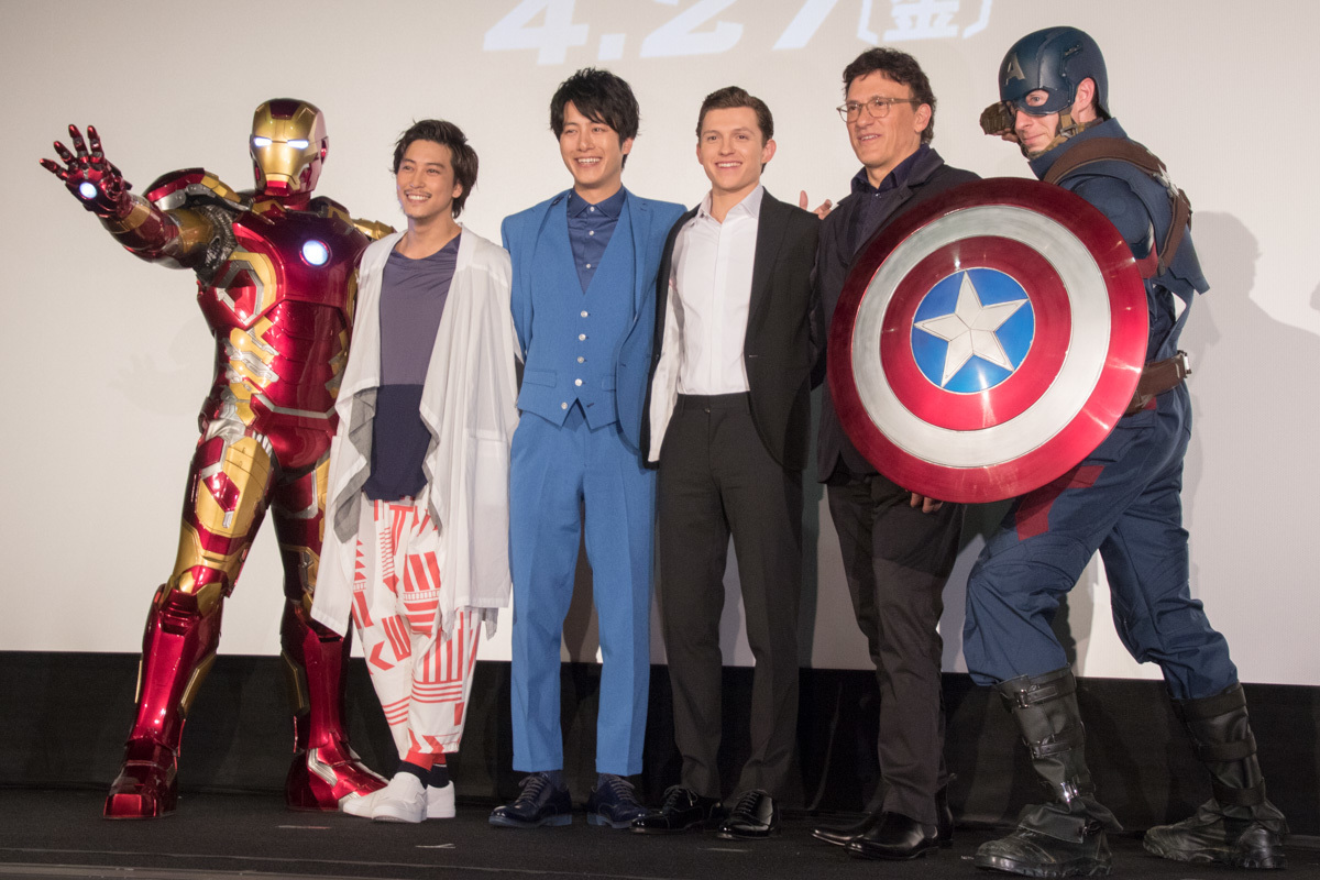 左から、アイアンマン、佐野岳、溝端淳平、トム・ホランド、アンソニー・ルッソ監督、キャプテン・アメリカ
