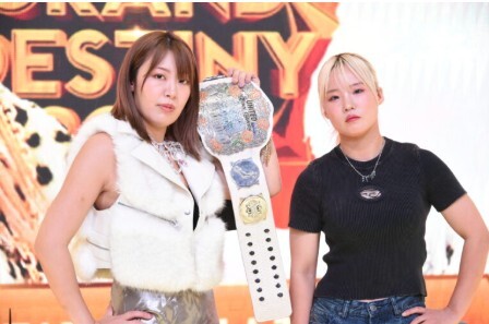 ユナイテッド・ナショナル王者・桜井麻衣（左）とビクトリア弓月