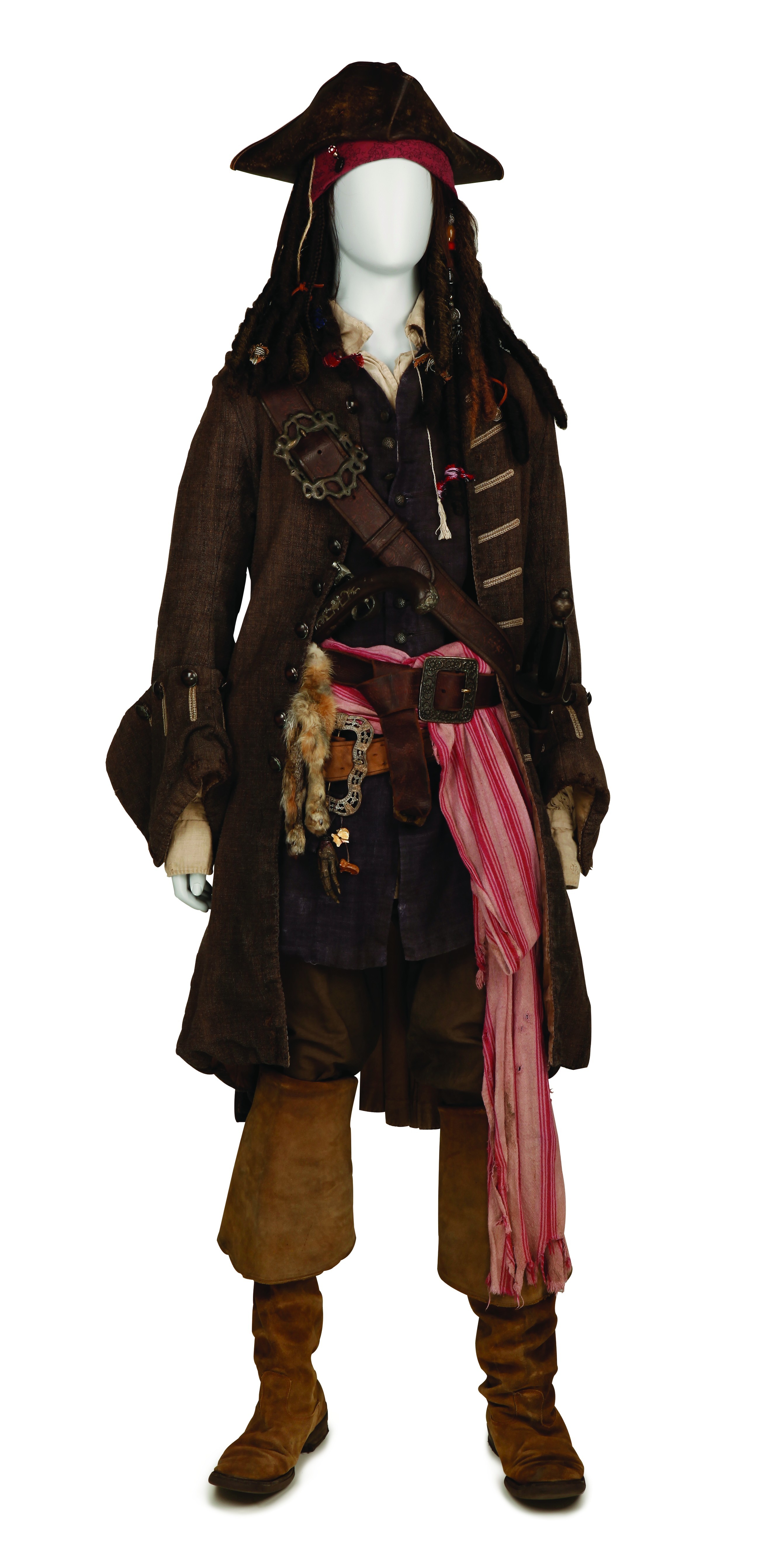  『パイレーツ・オブ・カリビアン／最後の海賊』 ジョニー・デップのアイディアが詰まった衣裳と小道具 （C）Disney