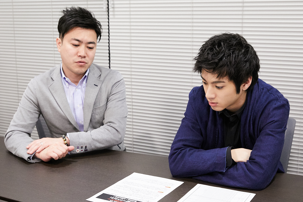 左から、飯塚達介プロデューサー、山田裕貴 撮影＝岩間辰徳