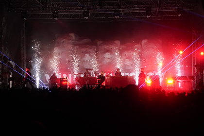 MAN WITH A MISSION×TAKUMA（10-FEET）×TOSHI-LOW（BRAHMAN）、WANDS×ナヲ（マキシマム ザ ホルモン）……スペシャルセッションが多数実現した『ARABAKI ROCK FEST.25』初日、濃厚レポート！