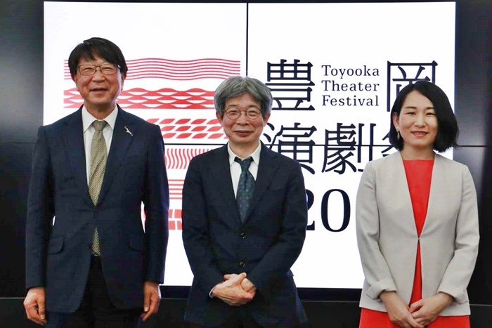 「豊岡演劇祭2021」記者会見より。（左から）中貝宗治豊岡市長、平田オリザ氏、相馬千秋氏。